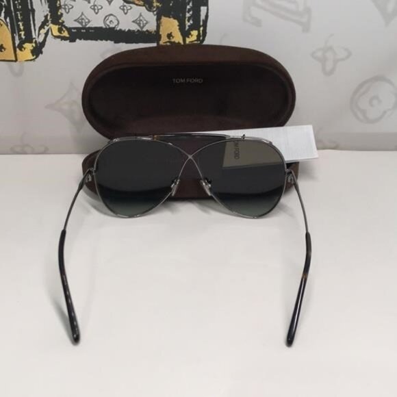 Tom Ford TF818 08G Holden Aviator Sunglasses Gunmetal Brown Gradient Mirror 60mm - Picture 6 of 11